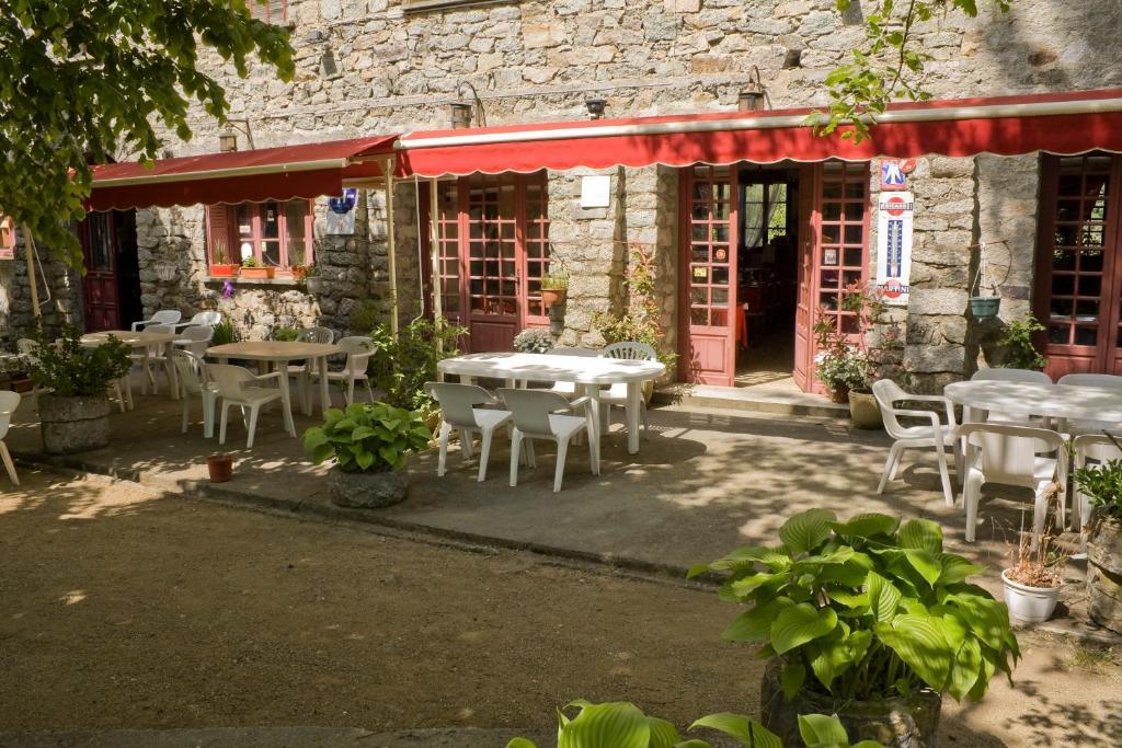 Hotel - Pub Le Petit Bosquet Santo-Pietro-di-Venaco Exterior photo